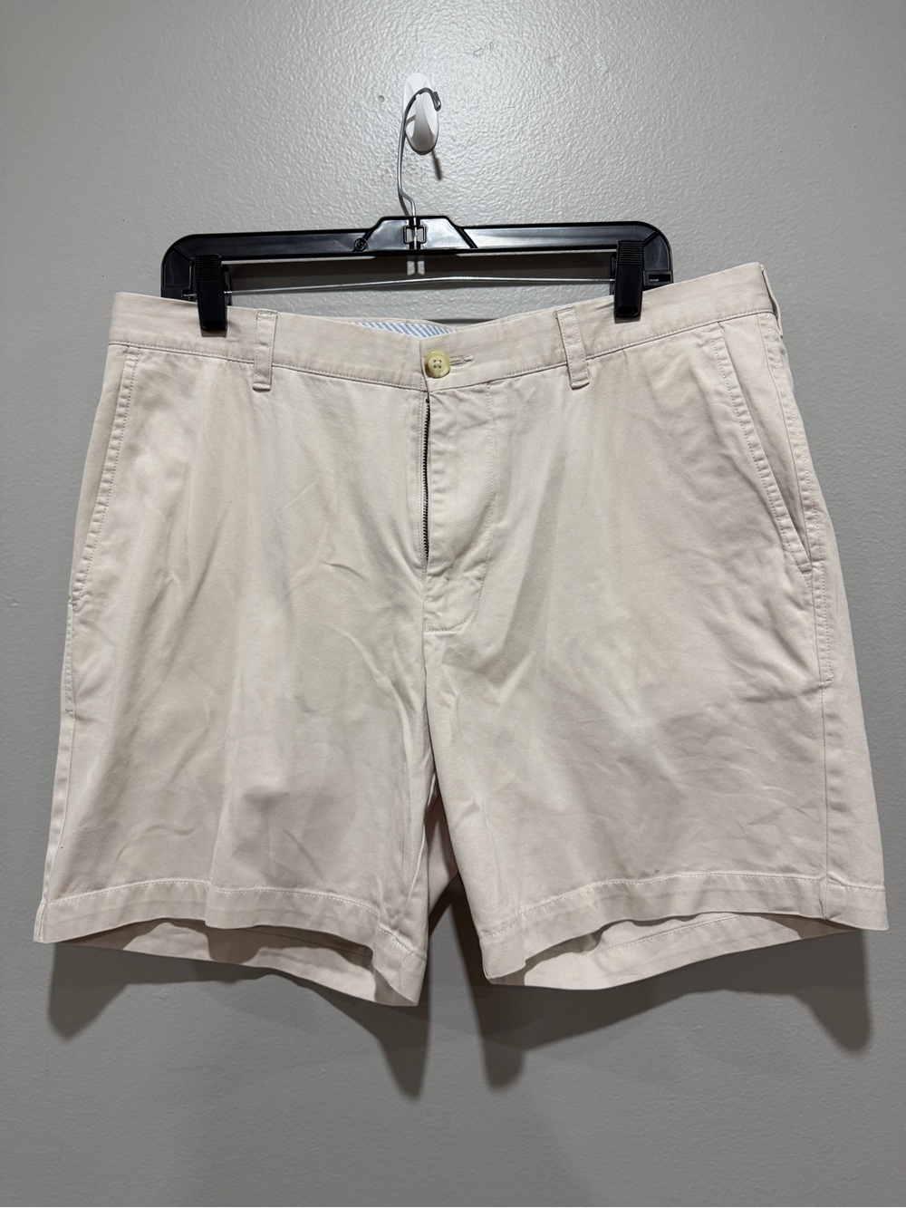 Southern Tide Men's Cream Shorts size W36